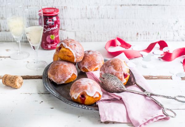 Berliner mit Konfitüre