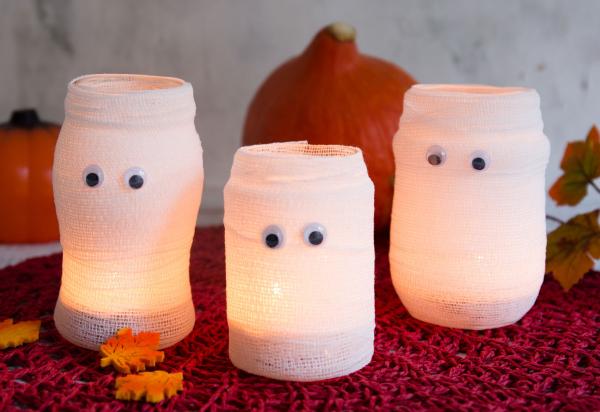 Halloween-Deko: Schaurige Gläsergeister