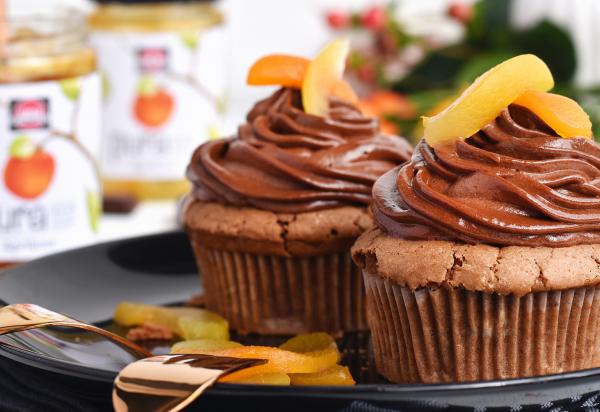 Sacher Cupcakes mit fruchtigem Kern