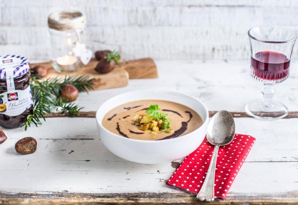 Maronensuppe mit Apfel und Staudensellerie