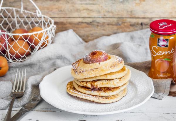 Aprikosen-Pancake-Turm