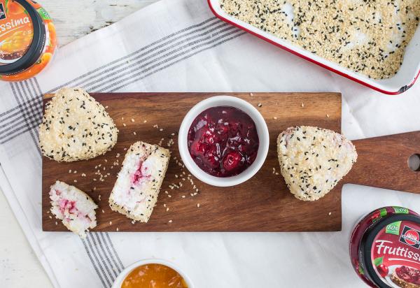 Süße Onigiri: Milchreispäckchen mit Marmeladenfüllung