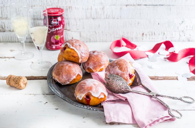 Berliner mit Konfitüre