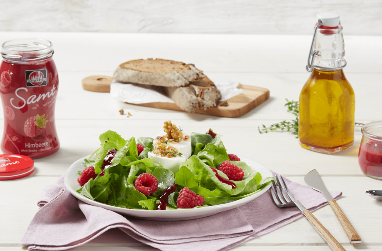 Salat mit Ziegenkäse und Himbeer-Dressing