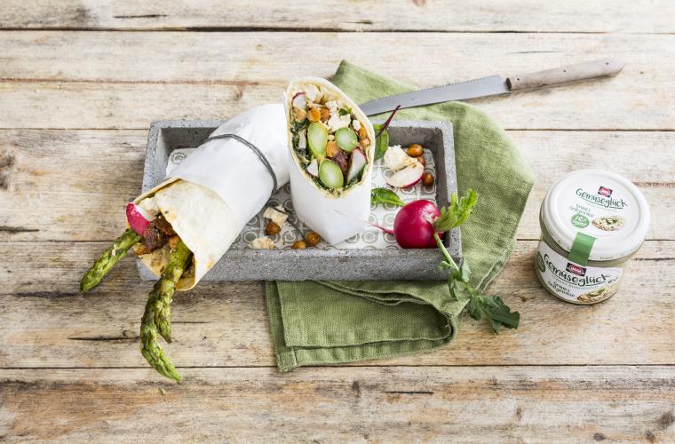 Gemüse Wrap mit gegrilltem Spargel und Hirtenkäse