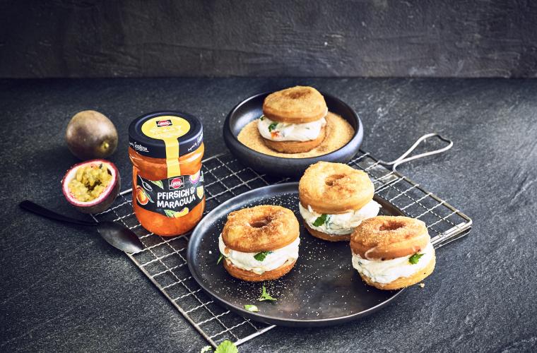 Cronuts mit Pfirsich-Maracuja-Creme