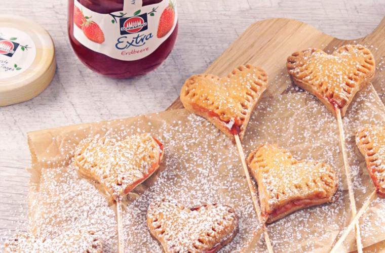 Herz-Plätzchen am Stiel