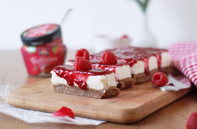Kuchen ohne Backen: Himbeer-Cheesecake Schnitten