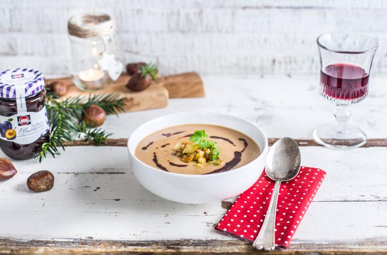 Maronensuppe mit Apfel und Staudensellerie