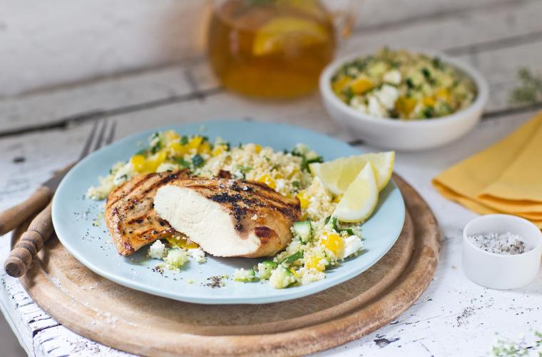 Putensteak in Aprikosenmarinade mit Couscous-Salat