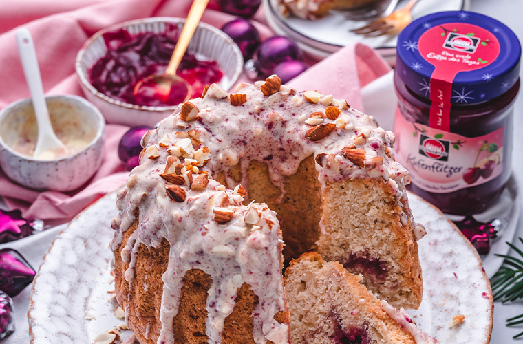Marzipan-Gugelhupf mit Konfitüre