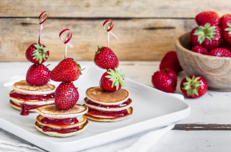 Pancake-Erdbeer-Spieße