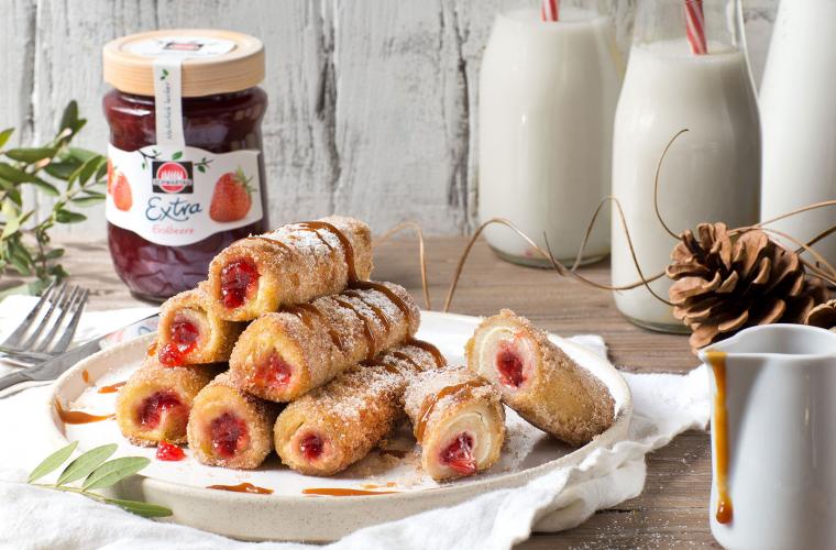 French Toast Röllchen mit Erdbeermarmelade und Frischkäse