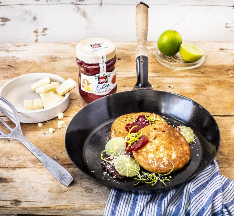 Crumpets mit Erdbeer-Vanille Aufstrich und Limetten
